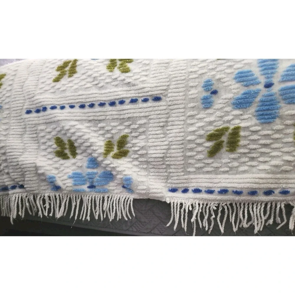 Vintage Chenille Tufted Floral Daisy Queen Bedspread Flowers White Blue Georgian